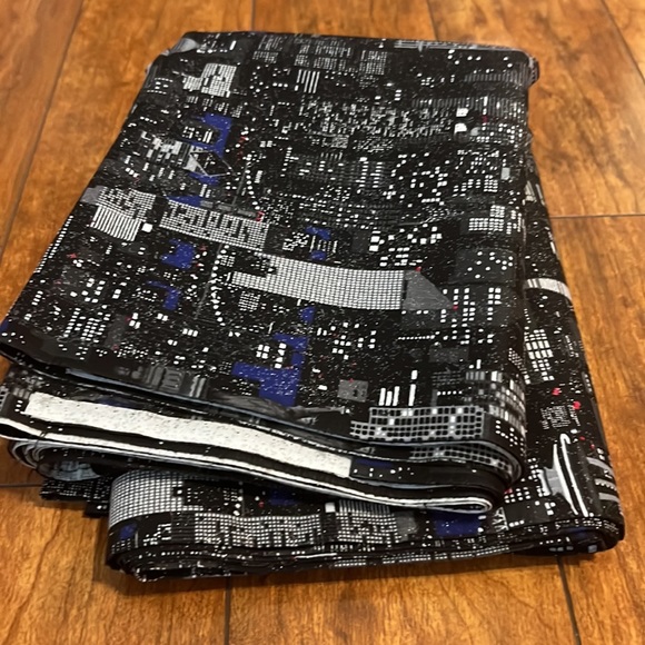 Vintage 1998 Sewing Fabric Rare Glitter and Black Famous Buildings 6 yards - Picture 10 of 10